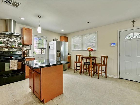 5th image of 713 Houma Blvd