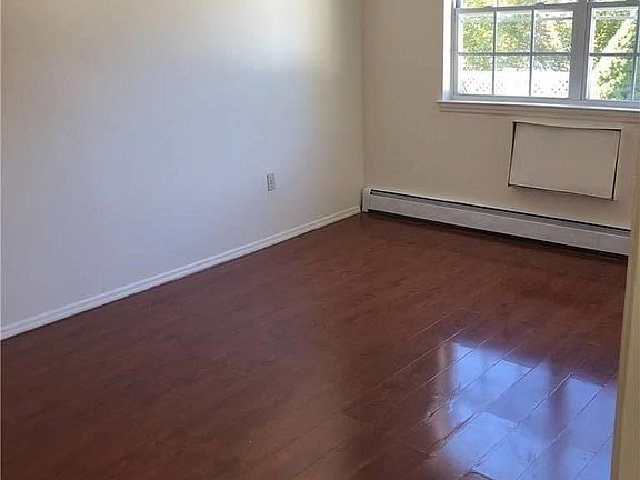 4th image of 82 Country Pointe Cir #19