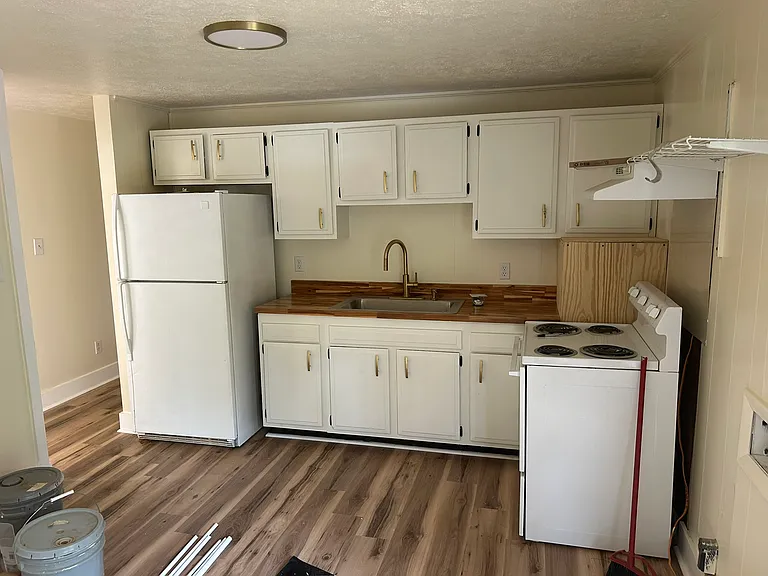2342 Lake Ave — Photo 2