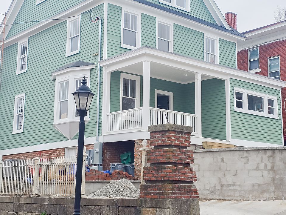 1st image of 6 Centre Hill Ct