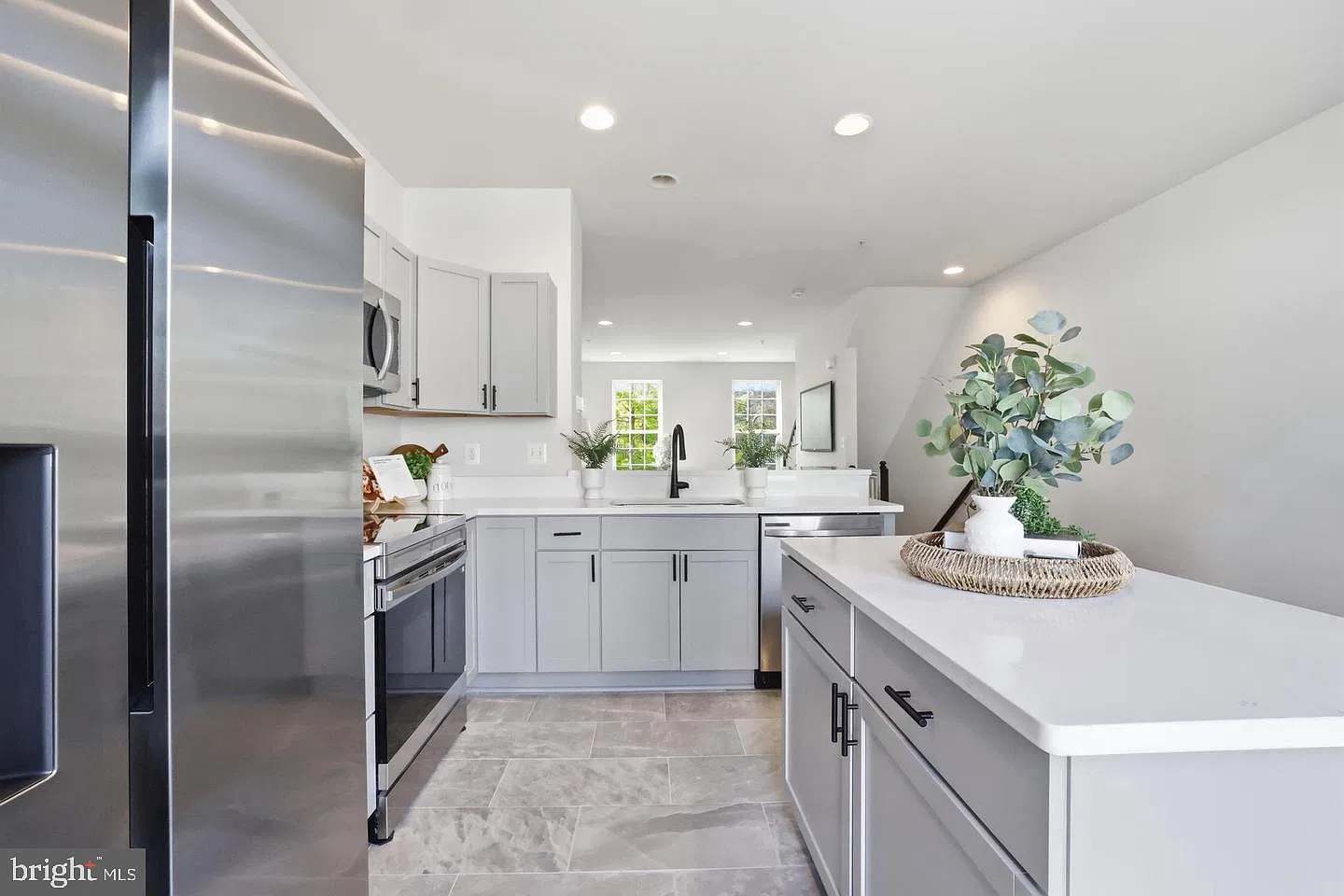 3 bed, 3.0 bath, 1424 sqft, $3,000 — Photo 4