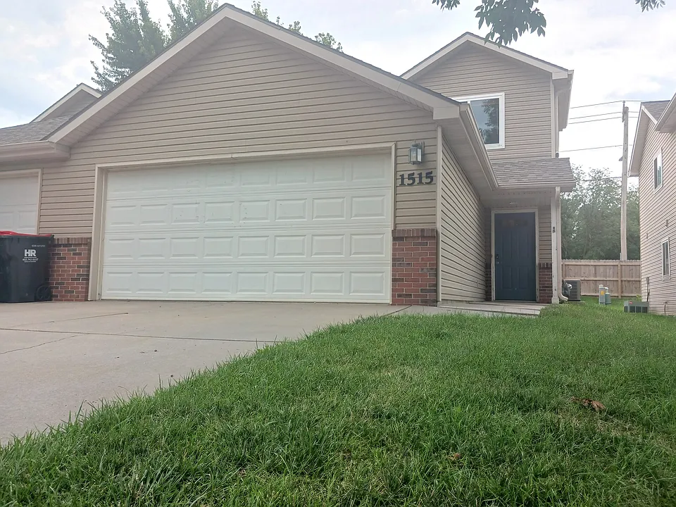 1515 W B Ct
