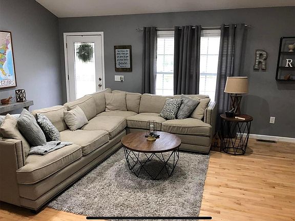 2nd image of 976 Sunny Valley Ln