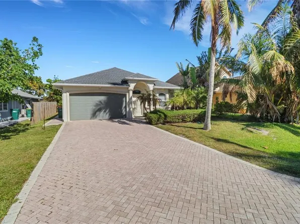 555 93rd AVE N, NAPLES, FL 34108