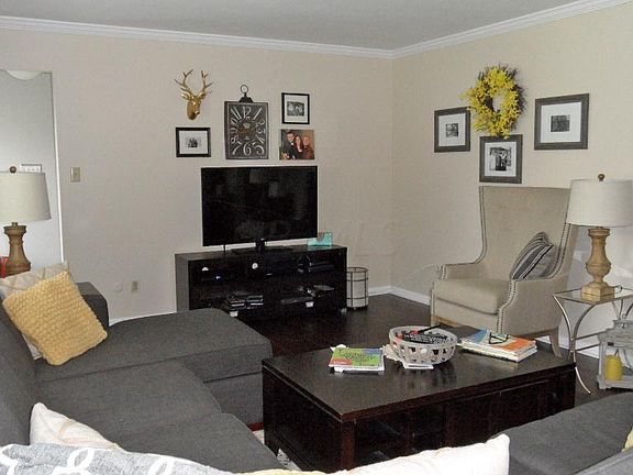 3rd image of 4066 Pegg Ave