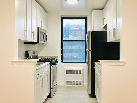 5th image of 17545 88th Ave APT 5E