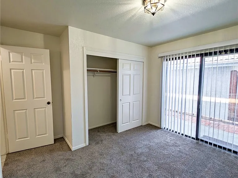 1813 Newport Ave — Photo 21