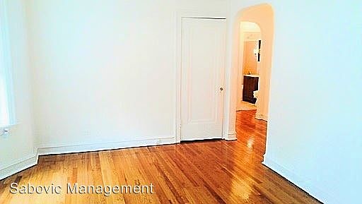 4th image of 2446 W Catalpa Ave #1