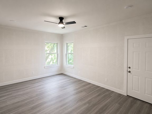3rd image of 5106 Pershing St #B