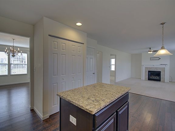 5th image of 320 La Salle Ct