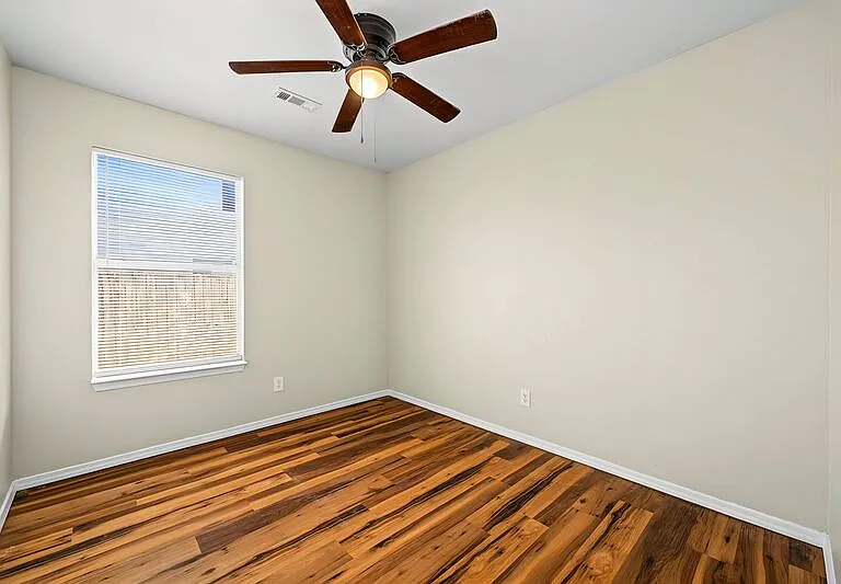 302 Parkcrest Dr — Photo 6