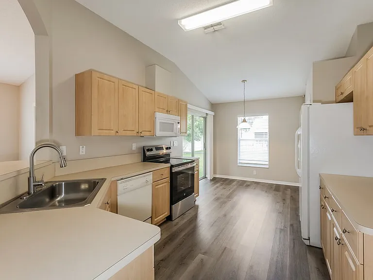 1620 Totem Pole Way — Photo 7