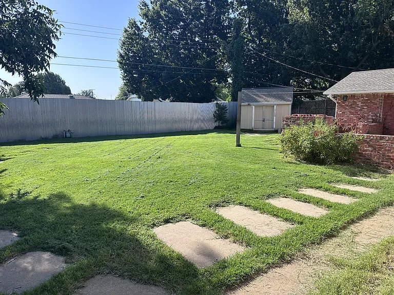 5912 N Sterling Dr — Photo 34