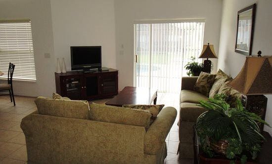 AV4P107RD-living-area
