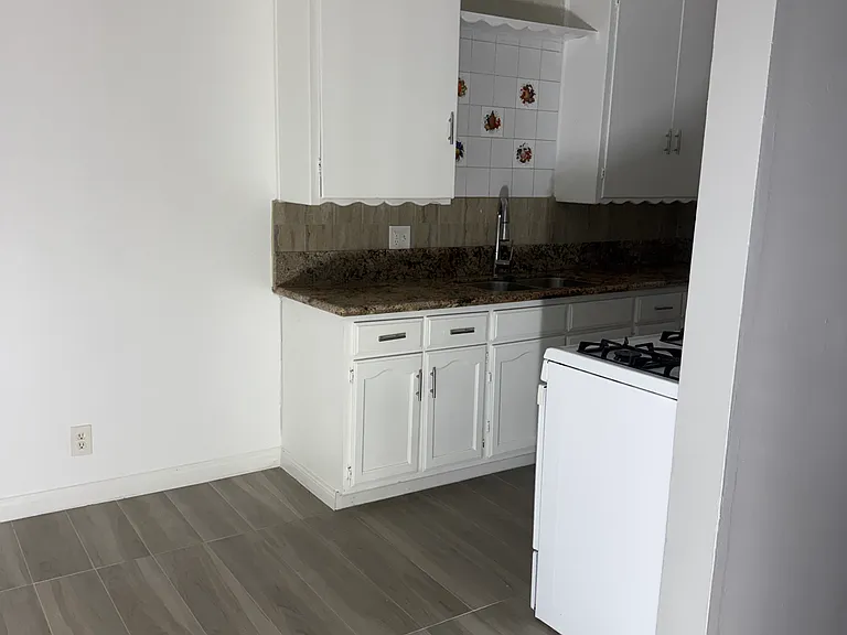 10719 Woodbine St #6 — Photo 4