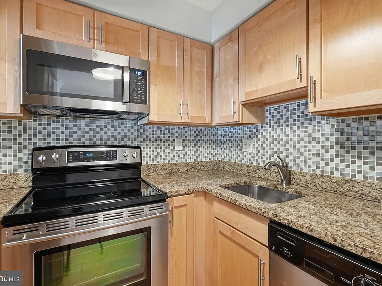 1413 11th St NW #A — Photo 8