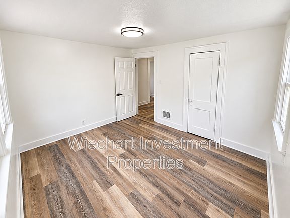 5th image of 580 W Grand Ave