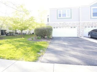 3960 Blackstone Dr, Aurora, IL 60504