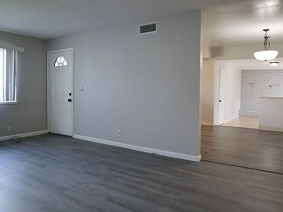 3rd image of 48035 Starlite Ct