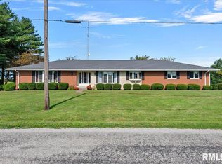 305 N Monroe St, Morrisonville, IL 62546