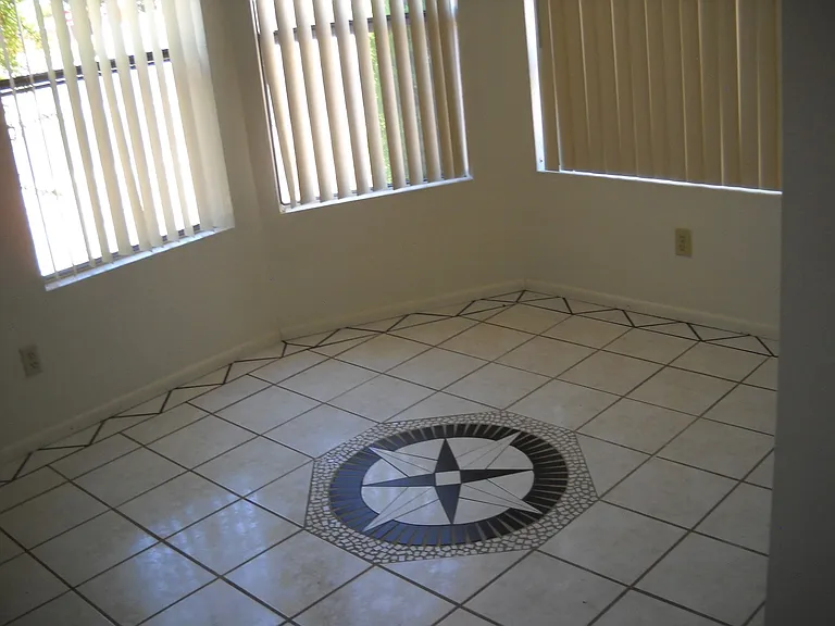 2210 Iris Dr — Photo 5