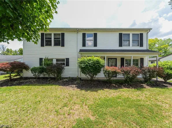 24600 Sherborne Rd, Bedford Heights, OH 44146