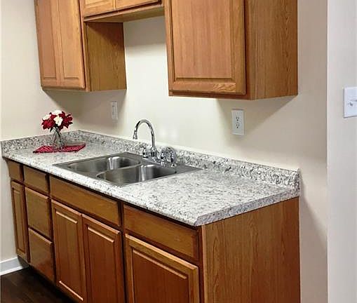 5th image of 813 Bedrock Ln