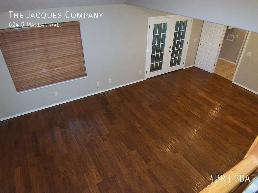 4 Bedroom 2.5 Bath Home - Central Location - You Will Love The Floorplan (No Animals) — Photo 2