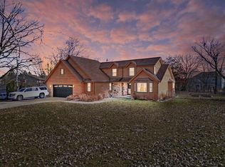S76W20415 Hillendale Dr, Muskego, WI 53150