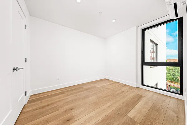 Rented by REAL New York | media 24