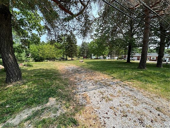 4th image of 3905 Genevieve Blvd