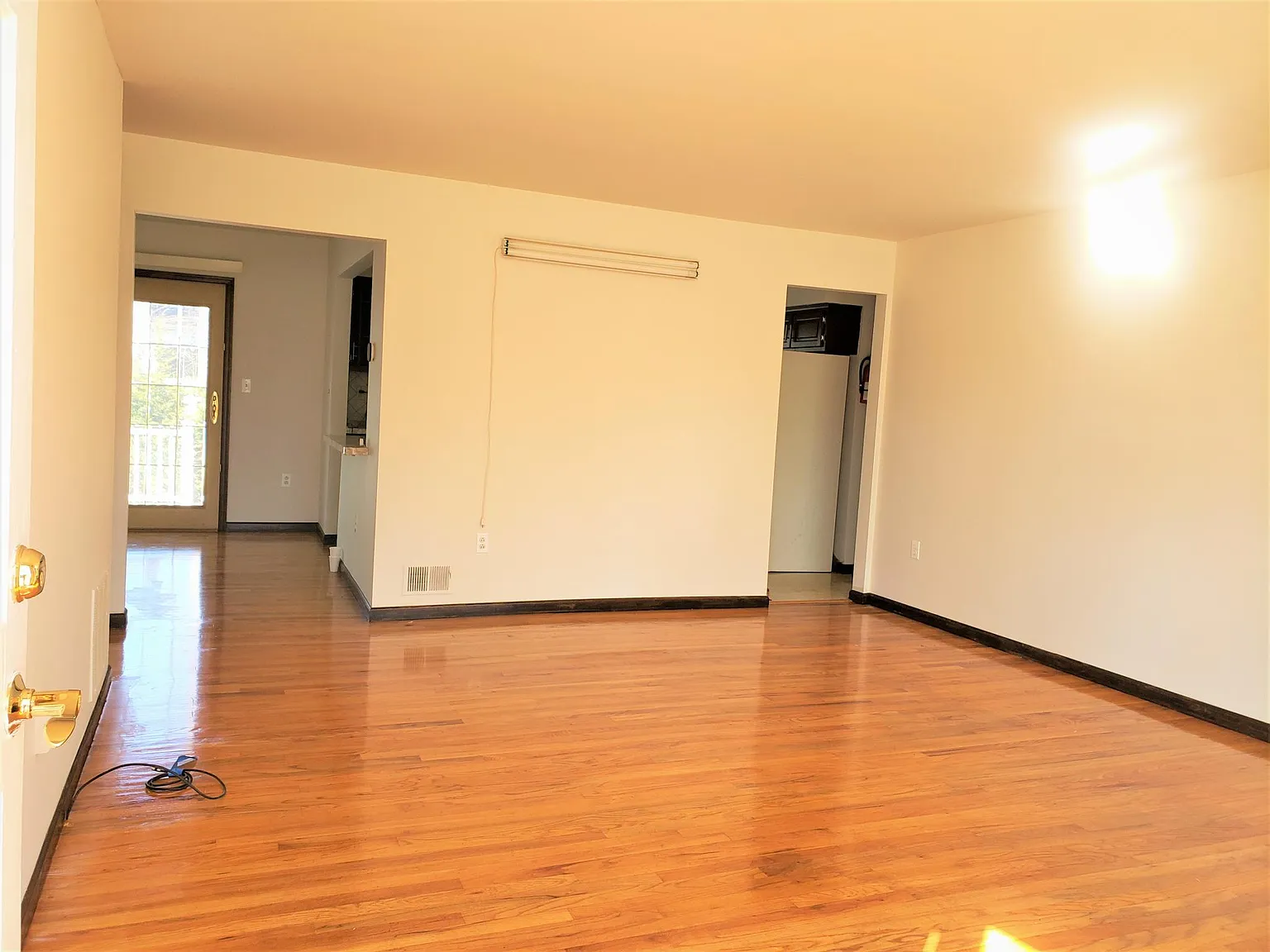 3 bed, 1240 sqft, $3,250 — Photo 4