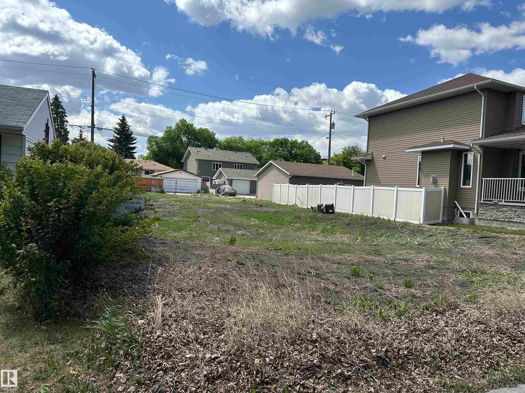 8527 77th Ave NW, Edmonton, AB - View 2