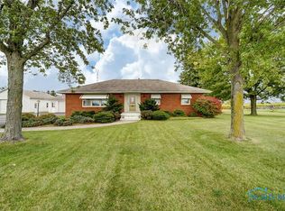 12998 Huffman Rd, Bowling Green, OH 43402