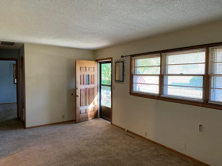1614 Washington Ln — Photo 3