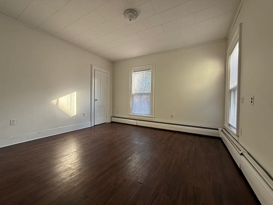 38 E Court St #2R