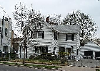 1st image of 4 Covert Ave