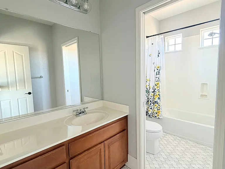 850 Monterey Ct — Photo 29