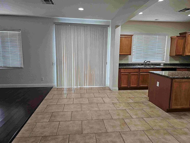 2553 Chateau Clermont St — Photo 10