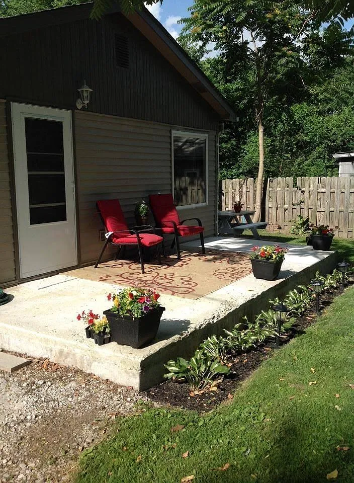 3 bed, 1.5 bath, 2464 sqft, $2,100 — Photo 1