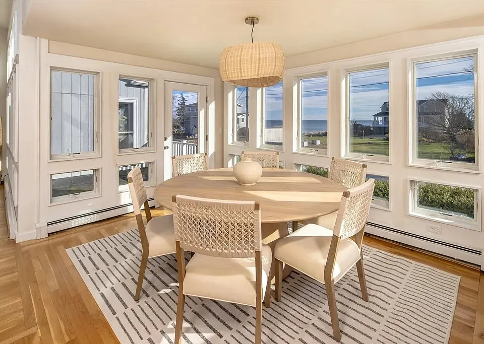 6 Mattakiset Rd