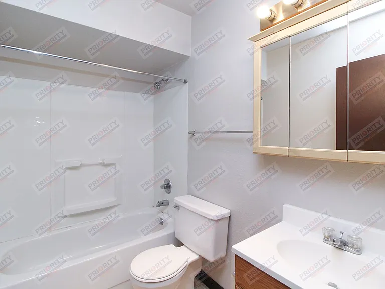 707 Vivian St — Photo 7
