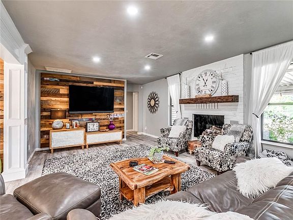 4th image of 4817 E Wilshire Blvd