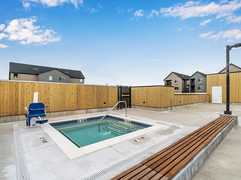 Aurora Apartment Homes — Photo 33