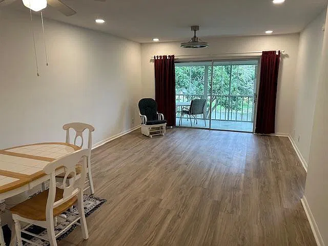 2 bed, 2.0 bath, 990 sqft, $1,600 — Photo 2