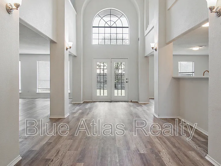 5717 Parkwood Trl — Photo 4