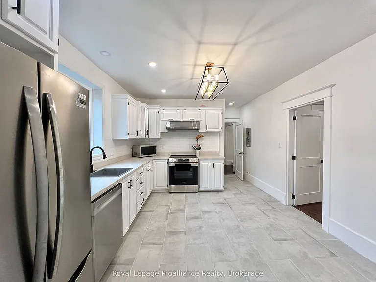 220 Foster Ave #B — Photo 5