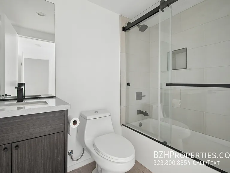 662 1/2 N Mariposa Ave — Photo 7