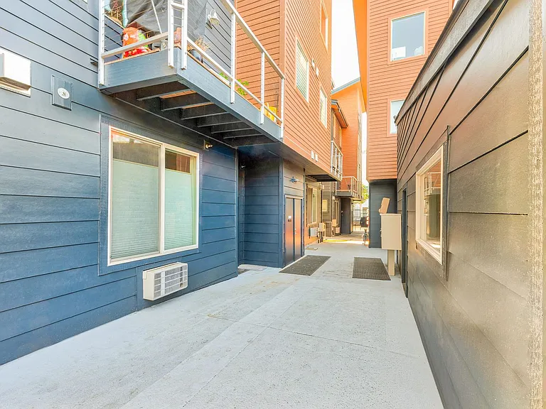 1607 NW Davis St — Photo 14