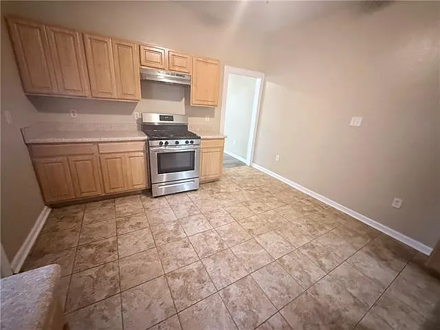 5109 Burgundy St — Photo 2